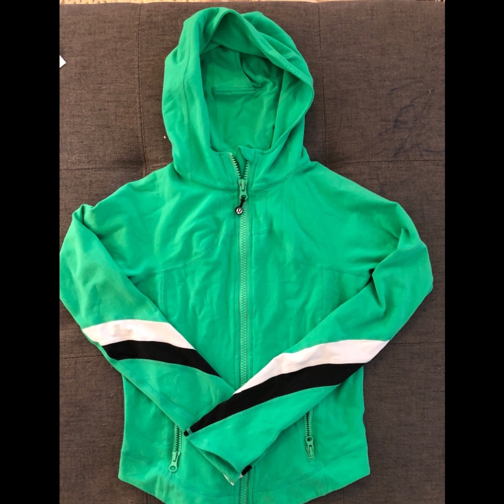 Lulu hooded top size 6.